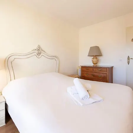 3 Bedroom Of 90m2 With A Spacious Terrasse And A Parking Spot ! Апартаменты Антиб