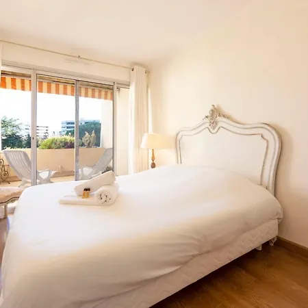 3 Bedroom Of 90m2 With A Spacious Terrasse And A Parking Spot ! *
