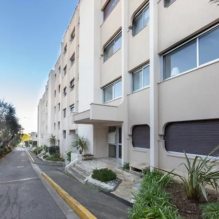 3 Bedroom Of 90m2 With A Spacious Terrasse And A Parking Spot !
